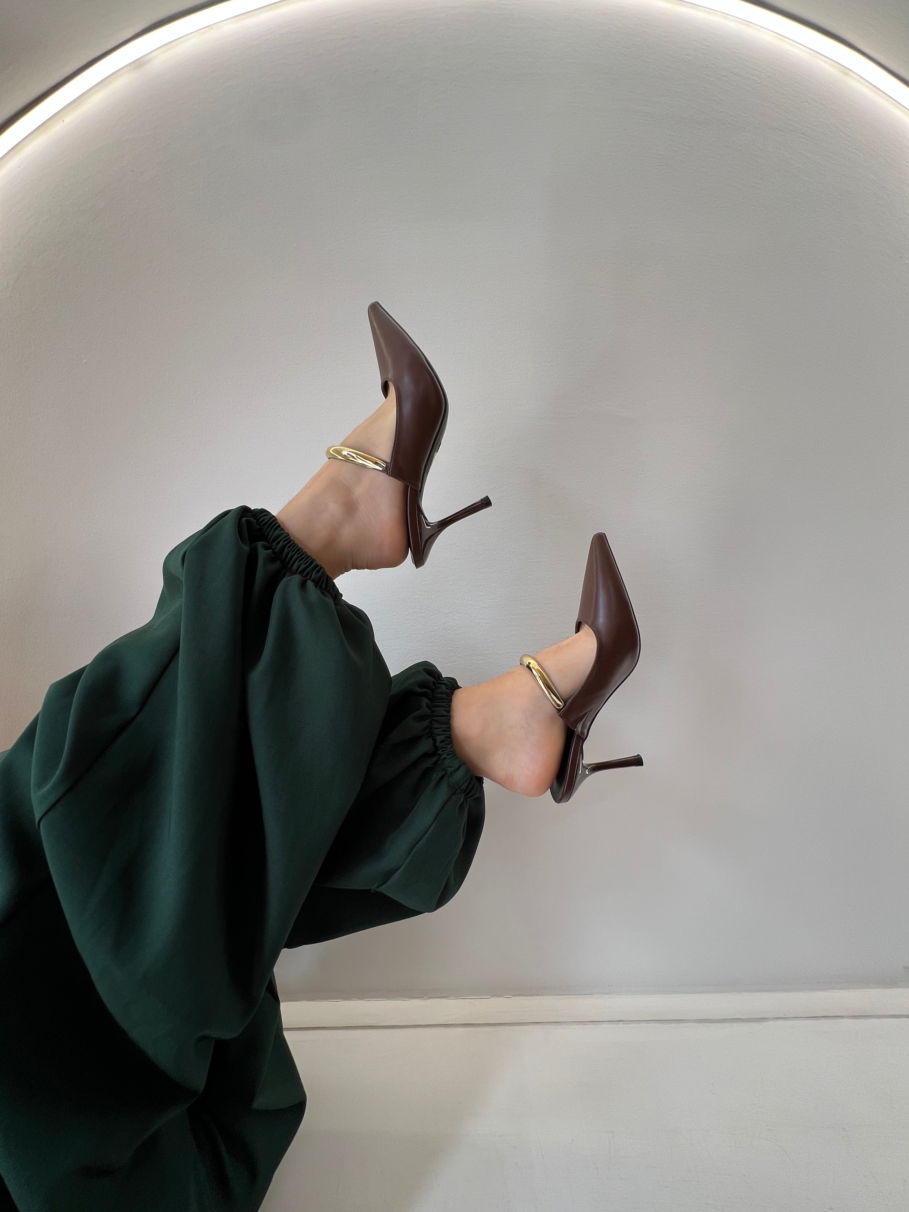 mules chic brown