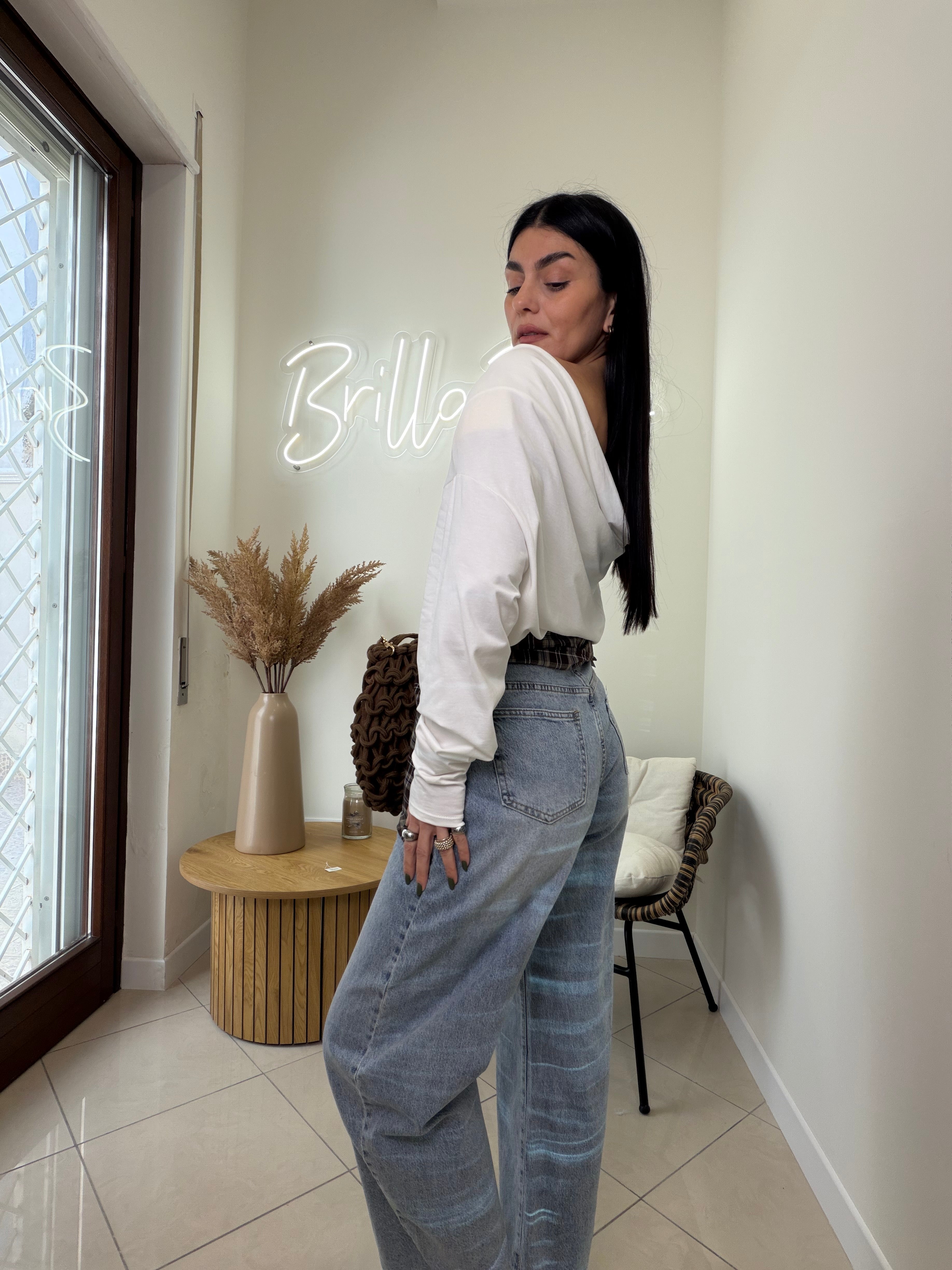 shirt con spallina e scollo sulla schiena